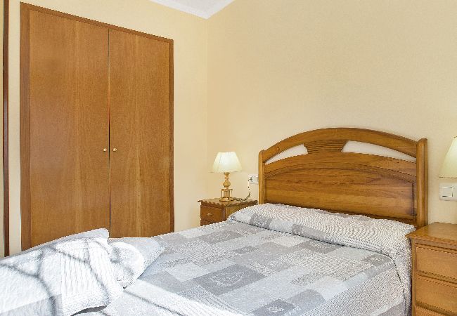 Apartament en Lloret de Mar - 2P53 - Acollidor apartament per a 4 persones amb piscina situat a prop del centre i de la platja de Fenals (Lloret de Mar) Apartament en Lloret de Mar - 2P53 - Acollidor apartament per a 4 persones amb piscina situat a prop del centre i de la platja de Fenals (Lloret de Mar)