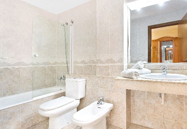 Apartament en Lloret de Mar - 2P53 - Acollidor apartament per a 4 persones amb piscina situat a prop del centre i de la platja de Fenals (Lloret de Mar) Apartament en Lloret de Mar - 2P53 - Acollidor apartament per a 4 persones amb piscina situat a prop del centre i de la platja de Fenals (Lloret de Mar)