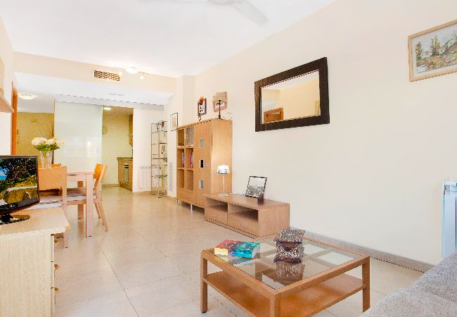 Apartament en Lloret de Mar - 2STACRIS02 - Acollidor apartament per a 5 persones amb terrassa situat a Lloret de Mar (Fenals), a prop de la platja i del centre.