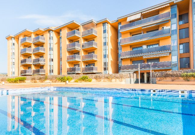 Apartament en Lloret de Mar - 2STACRIS06 - Acollidor apartament per a 6 persones amb terrassa situat a Lloret de Mar (Fenals), a prop de la platja i del centre.