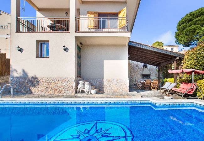 Vil.la en Lloret de Mar - 2SOPH01 - Maison cosy avec piscine privée pour 8 personnes située dans un quartier résidentiel très calme.