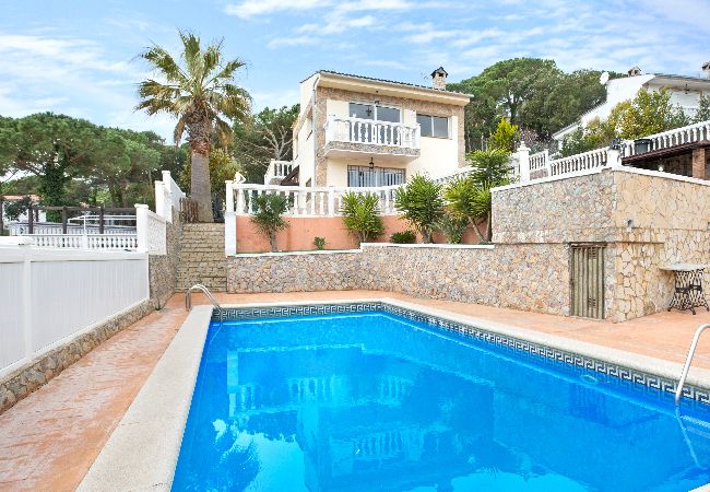 Vil.la en Lloret de Mar -  2VILA01 -Casa de 6 habitacions amb piscina privada i vistes al mar situada a una zona residencial tranquil·la a prop de la platja
