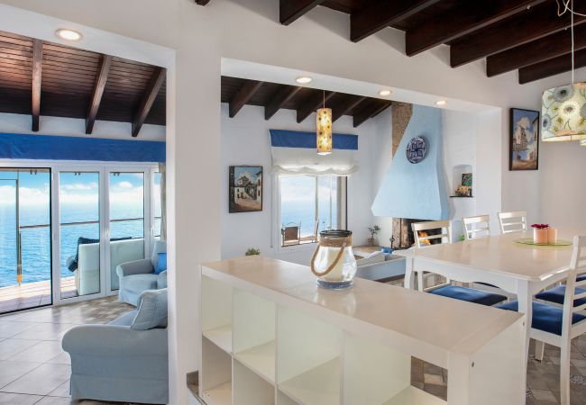 Vil.la en Lloret de Mar -  2CANY01 - Maison de luxe spectaculaire avec piscine extérieure et intérieure privée, située dans une zone privilégiée sur la falaise de Cala Canyelles avec une vue magnifique sur la mer