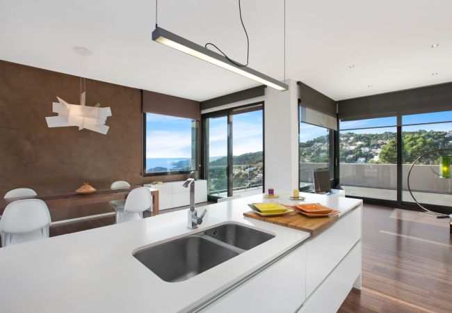 Vil.la en Lloret de Mar -  2CAT01 - Espectacular casa amb piscina privada i impressionants vistes al mar situada a una zona residencial tranquil·la a tan sols 3 km de la platja Vil.la en Lloret de Mar -  2CAT01 - Espectacular casa amb piscina privada i impressionants vistes al mar situada a una zona residencial tranquil·la a tan sols 3 km de la platja