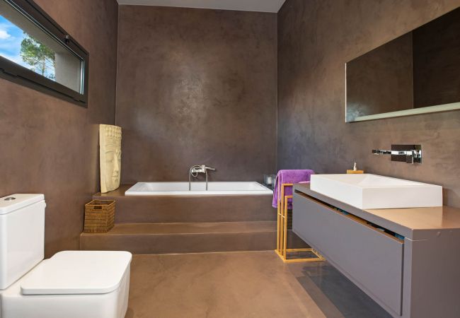 Vil.la en Lloret de Mar -  2CAT01 - Espectacular casa amb piscina privada i impressionants vistes al mar situada a una zona residencial tranquil·la a tan sols 3 km de la platja Vil.la en Lloret de Mar -  2CAT01 - Espectacular casa amb piscina privada i impressionants vistes al mar situada a una zona residencial tranquil·la a tan sols 3 km de la platja