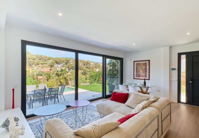 Vil.la en Vidreres - 2AGN02 - Casa moderna amb piscina privada situada en una zona residencial Vil.la en Vidreres - 2AGN02 - Casa moderna amb piscina privada situada en una zona residencial