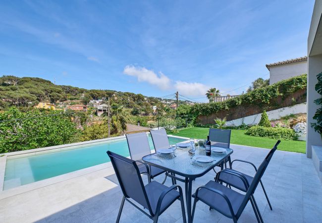 Vil.la en Vidreres - 2AGN02 - Casa moderna amb piscina privada situada en una zona residencial Vil.la en Vidreres - 2AGN02 - Casa moderna amb piscina privada situada en una zona residencial