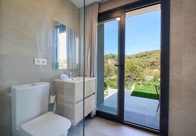 Vil.la en Vidreres - 2AGN02 - Casa moderna amb piscina privada situada en una zona residencial Vil.la en Vidreres - 2AGN02 - Casa moderna amb piscina privada situada en una zona residencial