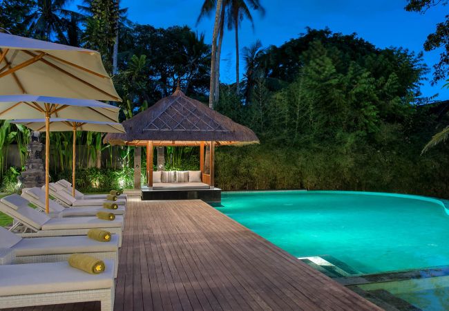 Vil.la en Mengwi -  Seseh Beach Villa II -  Villa de lujo enfrente la playa de Bali 