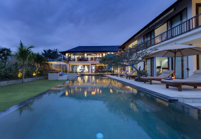 Vil.la en Manggis - Asada - Villa con piscina cerca de la playa en Bali