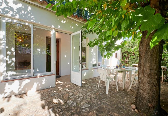 Apartament en Calella de Palafrugell - 1LLAD - PL Apartament amb terrassa a prop de la platja de Calella de Palafrugell Apartament en Calella de Palafrugell - 1LLAD - PL Apartament amb terrassa a prop de la platja de Calella de Palafrugell