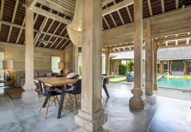 Vil.la en Seminyak - Du Ho - Espectacular casa con piscina cerca de la playa de Bali Vil.la en Seminyak - Du Ho - Espectacular casa con piscina cerca de la playa de Bali
