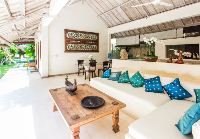 Vil.la en Canggu - Gembira - Casa de 2 habitacions amb piscina a prop de la platja de Bali Vil.la en Canggu - Gembira - Casa de 2 habitacions amb piscina a prop de la platja de Bali