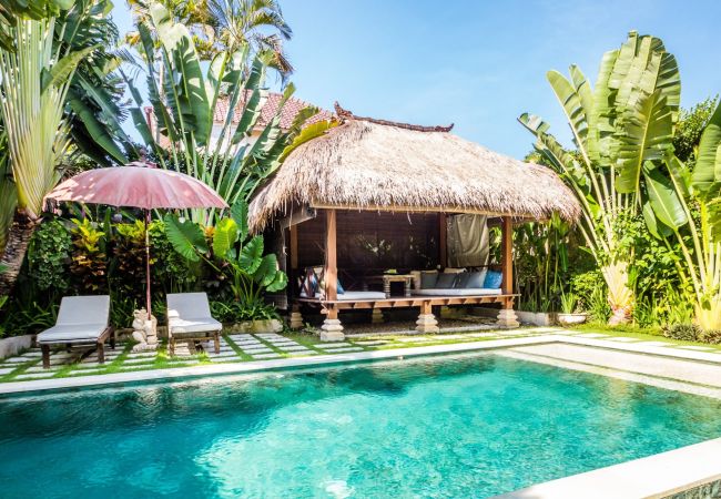 Vil.la en Canggu - Gembira - Casa de 2 habitacions amb piscina a prop de la platja de Bali Vil.la en Canggu - Gembira - Casa de 2 habitacions amb piscina a prop de la platja de Bali
