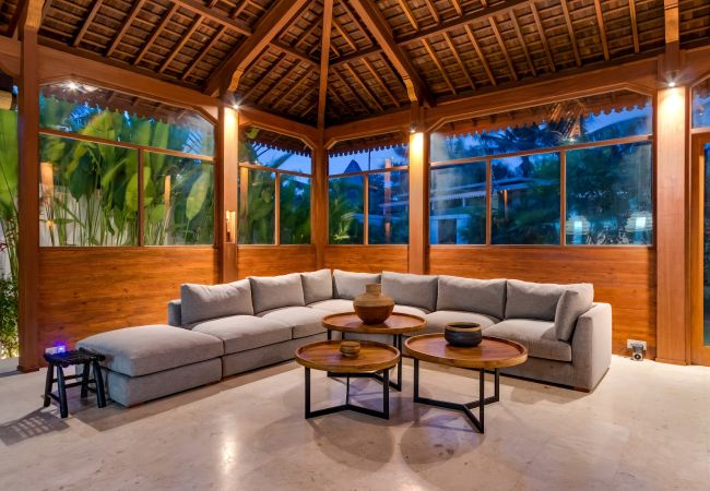 Vil.la en Kerobokan - Alea Estate- Espectacular casa de 18 persones amb piscina a Bali Vil.la en Kerobokan - Alea Estate- Espectacular casa de 18 persones amb piscina a Bali