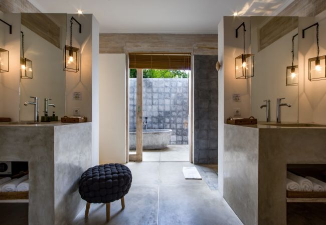 Vil.la en Kerobokan - Alea Estate- Espectacular casa de 18 persones amb piscina a Bali Vil.la en Kerobokan - Alea Estate- Espectacular casa de 18 persones amb piscina a Bali