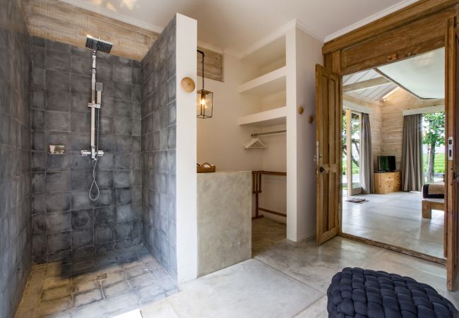 Vil.la en Kerobokan - Alea Estate- Espectacular casa de 18 persones amb piscina a Bali Vil.la en Kerobokan - Alea Estate- Espectacular casa de 18 persones amb piscina a Bali