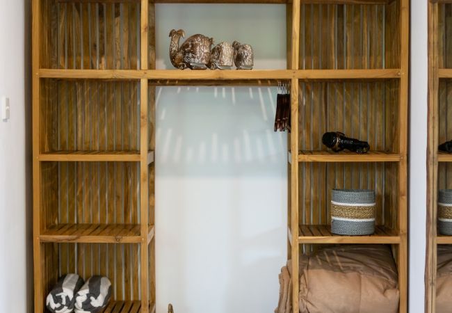 Vil.la en Seminyak - Ambalika- Casa de 3 habitacions amb piscina a prop de la platja de Bali Vil.la en Seminyak - Ambalika- Casa de 3 habitacions amb piscina a prop de la platja de Bali