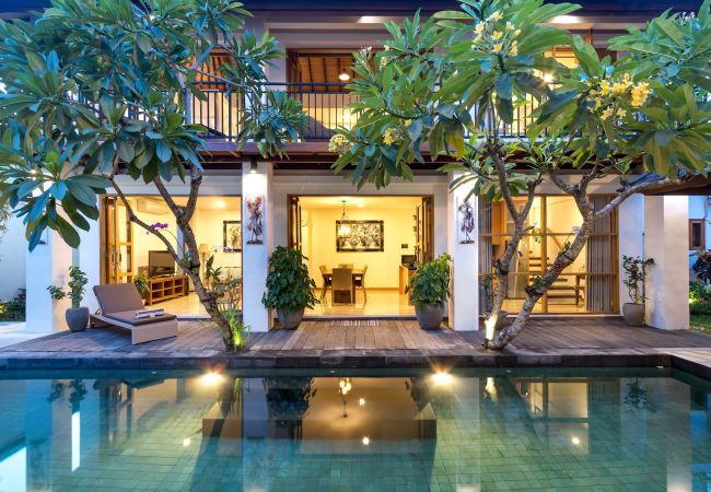 Vil.la en Kerobokan - Amrina- Casa de 3 habitacions amb piscina a Bali Vil.la en Kerobokan - Amrina- Casa de 3 habitacions amb piscina a Bali