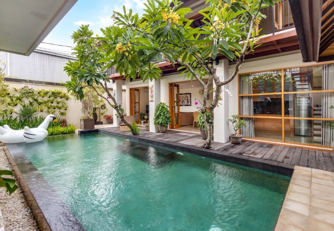 Vil.la en Kerobokan - Amrina- Casa de 3 habitacions amb piscina a Bali Vil.la en Kerobokan - Amrina- Casa de 3 habitacions amb piscina a Bali