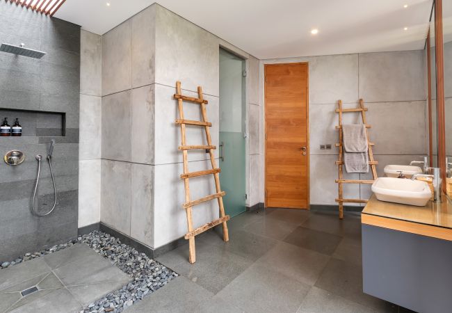 Vil.la en Kerobokan - Castil di Udara - Vila de 4 habitacions amb piscina a Bali Vil.la en Kerobokan - Castil di Udara - Vila de 4 habitacions amb piscina a Bali