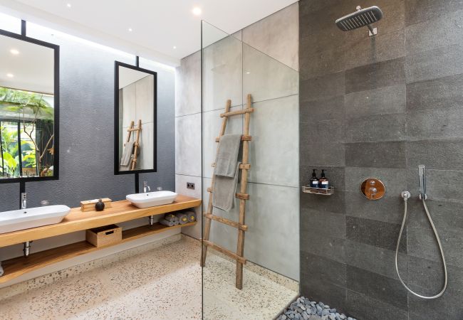 Vil.la en Kerobokan - Castil di Udara - Vila de 4 habitacions amb piscina a Bali Vil.la en Kerobokan - Castil di Udara - Vila de 4 habitacions amb piscina a Bali