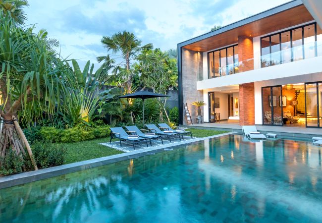 Vil.la en Kerobokan - Castil di Udara - Vila de 4 habitacions amb piscina a Bali Vil.la en Kerobokan - Castil di Udara - Vila de 4 habitacions amb piscina a Bali