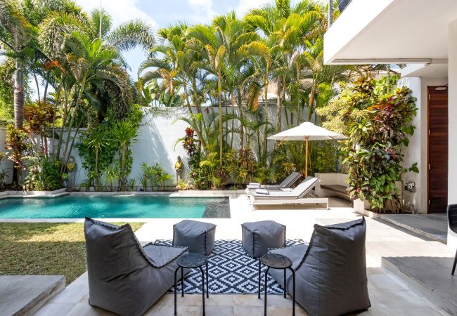 Vil.la en Seminyak - Cinta 1 - Espectacular casa de 3 habitacions amb piscina a prop de la platja de Bali Vil.la en Seminyak - Cinta 1 - Espectacular casa de 3 habitacions amb piscina a prop de la platja de Bali