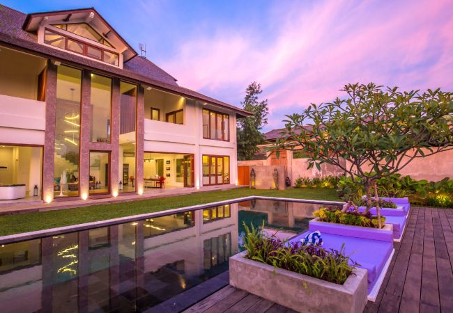 Vil.la en Sanur - Delphino- Espectacular casa per a 10 persones amb vistes al mar a prop de la platja de Bali Vil.la en Sanur - Delphino- Espectacular casa per a 10 persones amb vistes al mar a prop de la platja de Bali