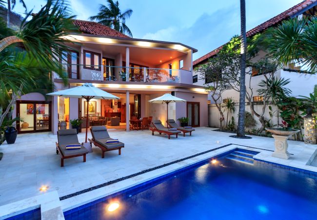 Vil.la en Candidasa - pantai candidasa - Bonica casa de 2 habitacions amb impressionants vistes al mar a Bali Vil.la en Candidasa - pantai candidasa - Bonica casa de 2 habitacions amb impressionants vistes al mar a Bali