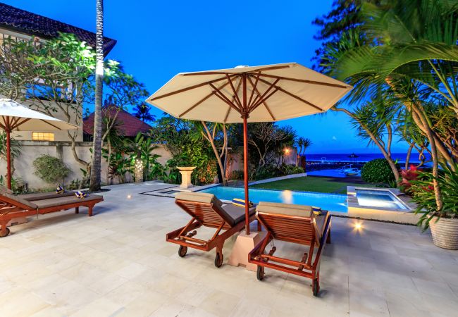 Vil.la en Candidasa - pantai candidasa - Bonica casa de 2 habitacions amb impressionants vistes al mar a Bali Vil.la en Candidasa - pantai candidasa - Bonica casa de 2 habitacions amb impressionants vistes al mar a Bali