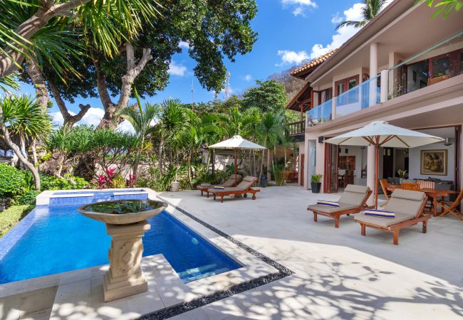 Vil.la en Candidasa - pantai candidasa - Bonica casa de 2 habitacions amb impressionants vistes al mar a Bali Vil.la en Candidasa - pantai candidasa - Bonica casa de 2 habitacions amb impressionants vistes al mar a Bali