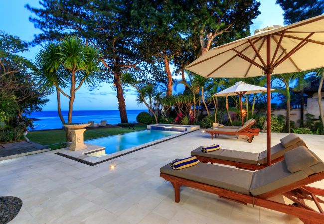 Vil.la en Candidasa - pantai candidasa - Bonica casa de 2 habitacions amb impressionants vistes al mar a Bali Vil.la en Candidasa - pantai candidasa - Bonica casa de 2 habitacions amb impressionants vistes al mar a Bali
