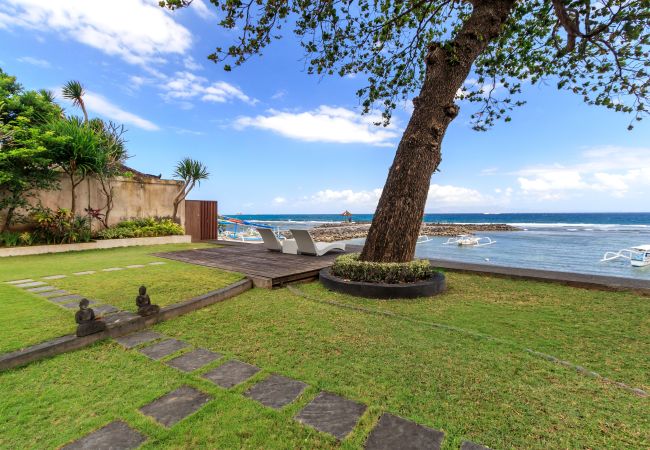Vil.la en Candidasa - pantai candidasa - Bonica casa de 2 habitacions amb impressionants vistes al mar a Bali Vil.la en Candidasa - pantai candidasa - Bonica casa de 2 habitacions amb impressionants vistes al mar a Bali