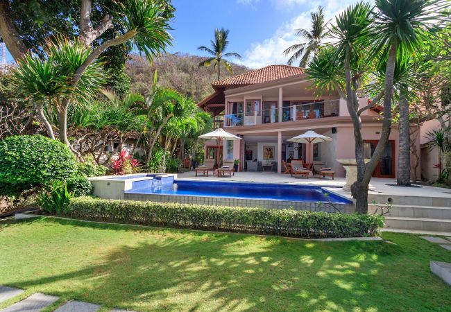 Vil.la en Candidasa - pantai candidasa - Bonica casa de 2 habitacions amb impressionants vistes al mar a Bali Vil.la en Candidasa - pantai candidasa - Bonica casa de 2 habitacions amb impressionants vistes al mar a Bali