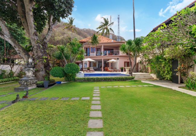 Vil.la en Candidasa - pantai candidasa - Bonica casa de 2 habitacions amb impressionants vistes al mar a Bali Vil.la en Candidasa - pantai candidasa - Bonica casa de 2 habitacions amb impressionants vistes al mar a Bali