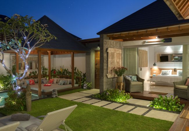 Vil.la en Seminyak - Sanook - Bonica casa de 4 habitacions amb piscina a Bali Vil.la en Seminyak - Sanook - Bonica casa de 4 habitacions amb piscina a Bali