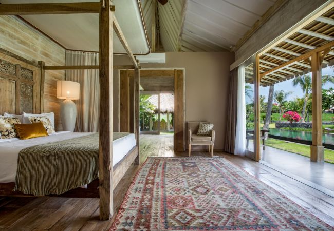 Vil.la en Kerobokan - Mannao - Espectacular casa de 8 habitacions amb piscina a Bali Vil.la en Kerobokan - Mannao - Espectacular casa de 8 habitacions amb piscina a Bali