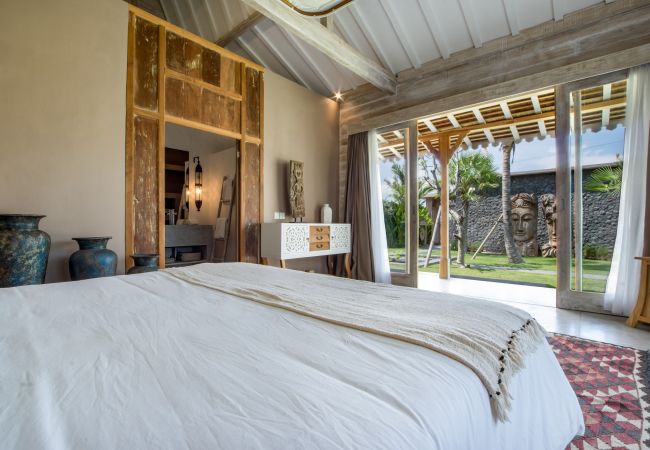 Vil.la en Kerobokan - Mannao - Espectacular casa de 8 habitacions amb piscina a Bali Vil.la en Kerobokan - Mannao - Espectacular casa de 8 habitacions amb piscina a Bali