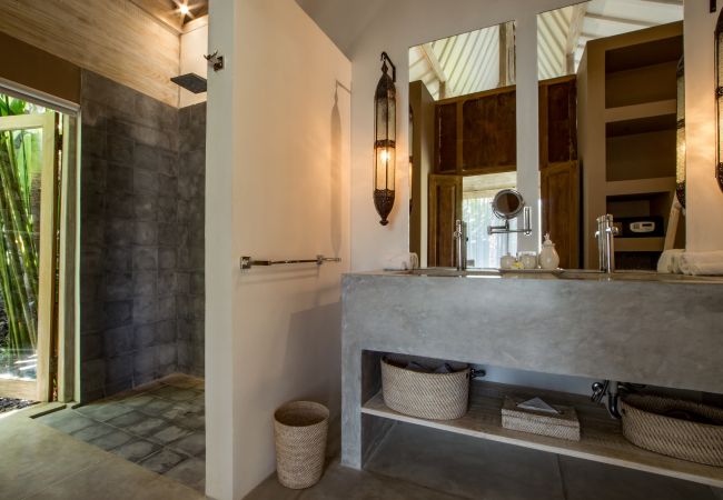 Vil.la en Kerobokan - Mannao - Espectacular casa de 8 habitacions amb piscina a Bali Vil.la en Kerobokan - Mannao - Espectacular casa de 8 habitacions amb piscina a Bali