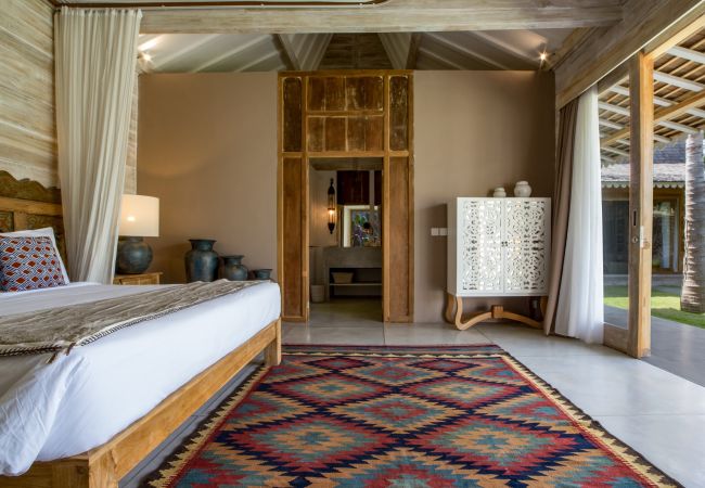 Vil.la en Kerobokan - Mannao - Espectacular casa de 8 habitacions amb piscina a Bali Vil.la en Kerobokan - Mannao - Espectacular casa de 8 habitacions amb piscina a Bali