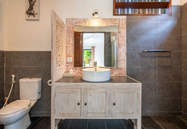 Vil.la en Seminyak - Wiana- Villa per a 6 persones amb piscina a prop de la platja de Bali Vil.la en Seminyak - Wiana- Villa per a 6 persones amb piscina a prop de la platja de Bali