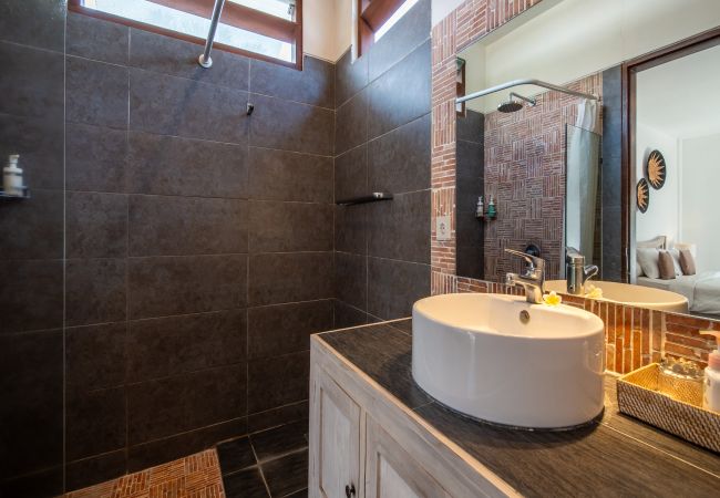 Vil.la en Seminyak - Wiana- Villa per a 6 persones amb piscina a prop de la platja de Bali Vil.la en Seminyak - Wiana- Villa per a 6 persones amb piscina a prop de la platja de Bali