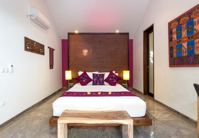 Vil.la en Seminyak - Anjali Purple - Villa d'1 habitació amb piscina a Bali Vil.la en Seminyak - Anjali Purple - Villa d'1 habitació amb piscina a Bali