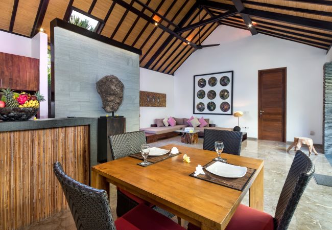 Vil.la en Seminyak - Anjali Purple - Villa d'1 habitació amb piscina a Bali Vil.la en Seminyak - Anjali Purple - Villa d'1 habitació amb piscina a Bali