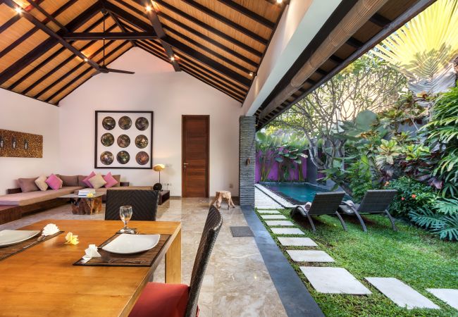 Vil.la en Seminyak - Anjali Purple - Villa d'1 habitació amb piscina a Bali Vil.la en Seminyak - Anjali Purple - Villa d'1 habitació amb piscina a Bali
