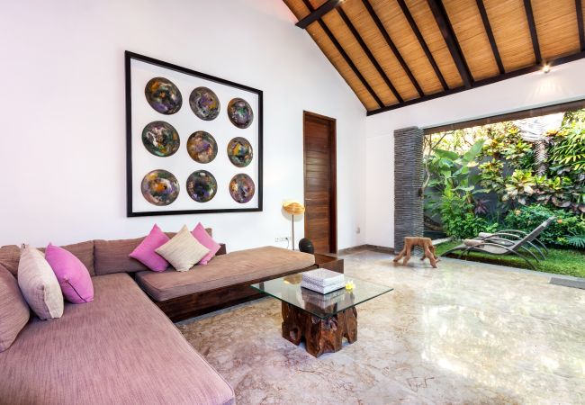 Vil.la en Seminyak - Anjali Purple - Villa d'1 habitació amb piscina a Bali Vil.la en Seminyak - Anjali Purple - Villa d'1 habitació amb piscina a Bali