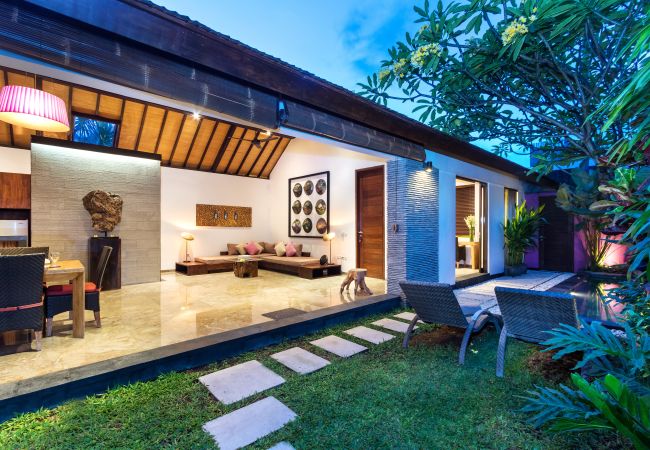 Vil.la en Seminyak - Anjali Purple - Villa d'1 habitació amb piscina a Bali Vil.la en Seminyak - Anjali Purple - Villa d'1 habitació amb piscina a Bali
