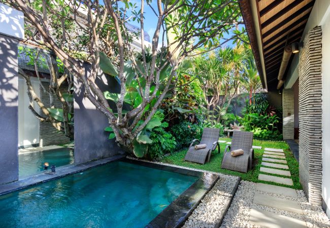 Vil.la en Seminyak - Anjali Purple - Villa d'1 habitació amb piscina a Bali Vil.la en Seminyak - Anjali Purple - Villa d'1 habitació amb piscina a Bali