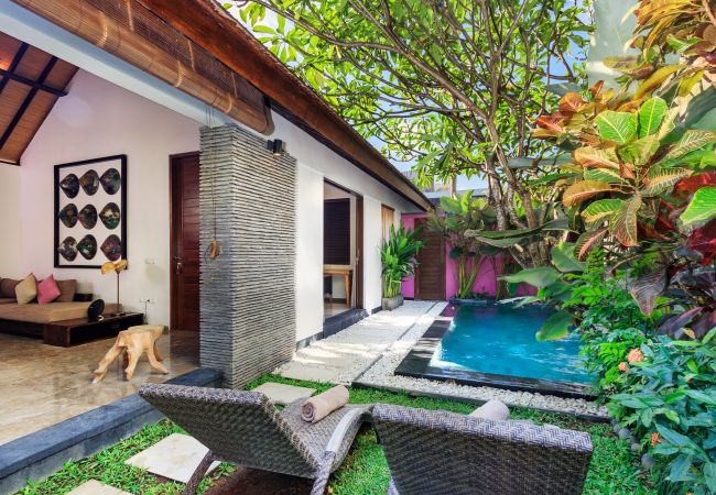Vil.la en Seminyak - Anjali Purple - Villa d'1 habitació amb piscina a Bali Vil.la en Seminyak - Anjali Purple - Villa d'1 habitació amb piscina a Bali